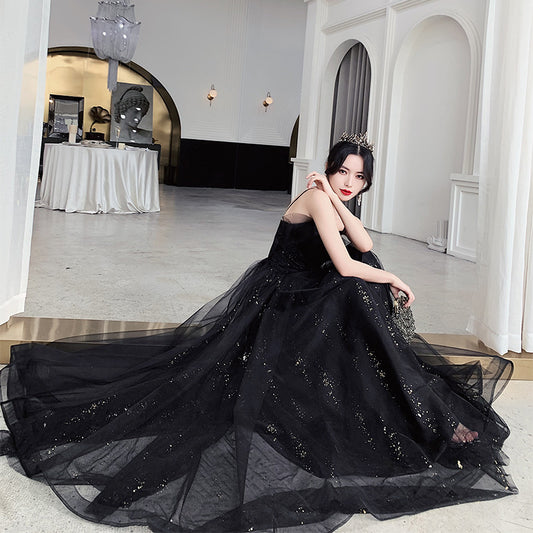 High-End Black Evening Dress with Temperamental Design