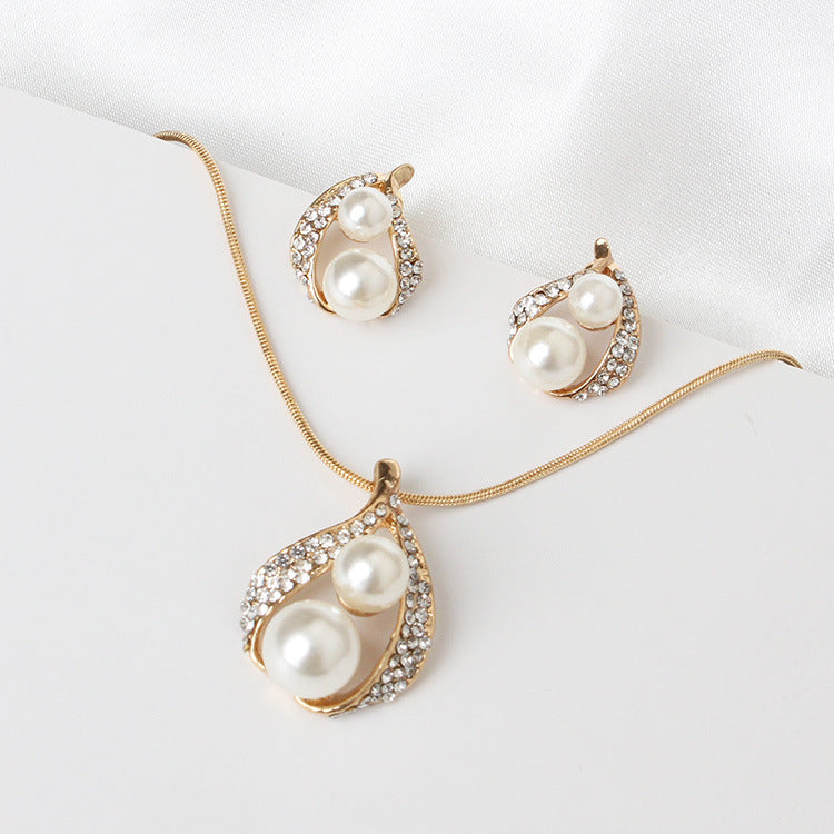 Elegant Double Pearl Necklace Set.