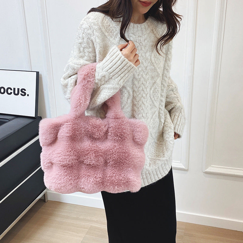 Plush Shoulder Bag – Trendy & Cozy Handbag