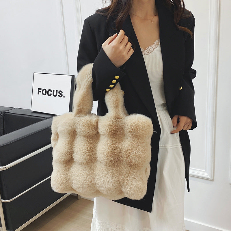 Plush Shoulder Bag – Trendy & Cozy Handbag