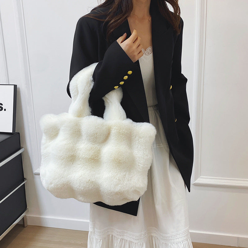 Plush Shoulder Bag – Trendy & Cozy Handbag