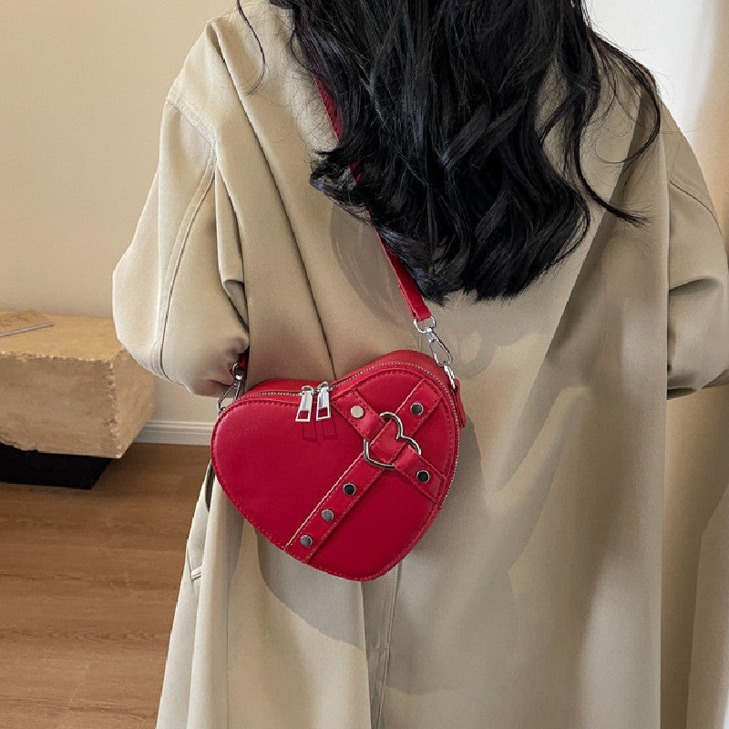 New Spring Trend Cute Heart Shape Shoulder Bag – Fashionable & Fun Spring Accessory.